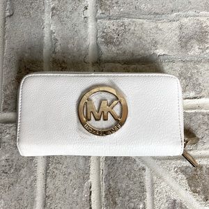Michael kors authentic leather wallet (brand new)